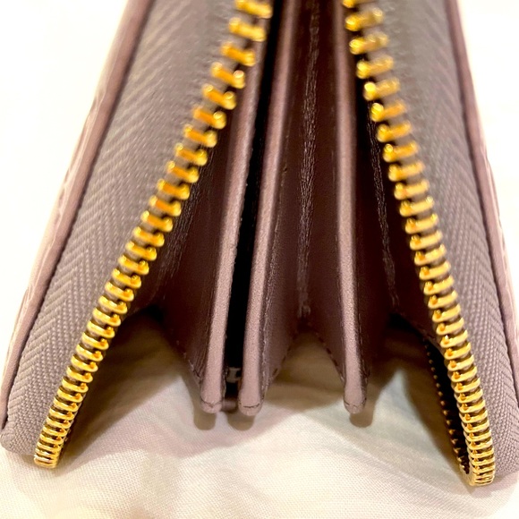 Gucci Zip Around Wallet - Picture 5 of 10